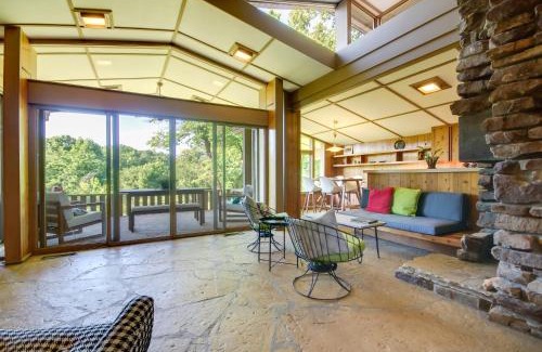 Hardy House | Tranquil Mid-Century Modern Cottage with Forest View