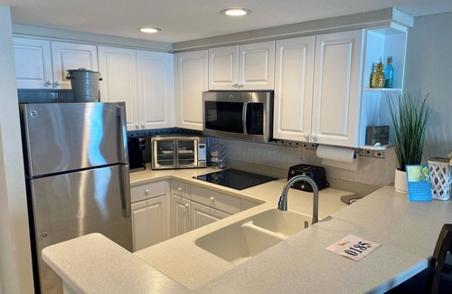 Ortona Park Condo | Tranquil Moments Beautiful Updated One Bedroom, Full Kitchen Sleeps 4
