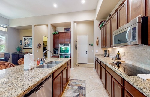 Goodyear House | Tranquil Oasis: Luxurious Living in 55+ Gated Community-30 night stays