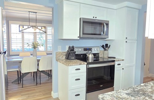 Gulf Gate Estates House | Tranquil Pool Home Minutes to Siesta Key