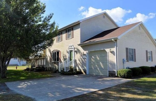 Chincoteague House | Tranquil Pool - Single Family Home - Close to Town