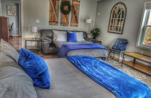 Forest House | Tranquil Retreat-10 Min LU-King Bed-Firepit/Patio-Playset