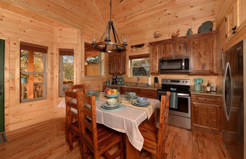 Pigeon Forge Cabin | 🐠 Tranquil Riverfront Cabin w/4 Person Hot Tub - Perfect for any Getaway