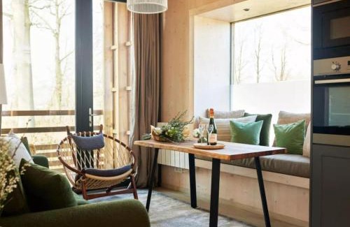 Maubray House | Tranquil Stay for Two