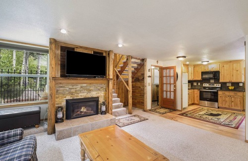 Larimer County House | Tranquil Stream Cabin; quaint Estes Park cabin!