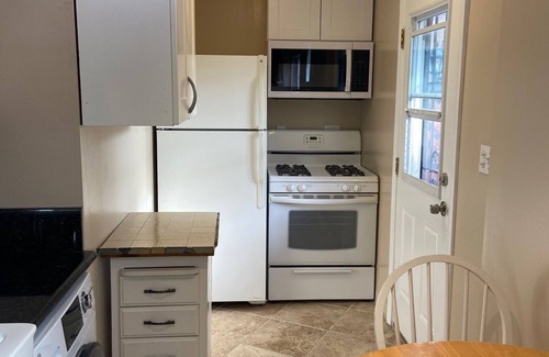 North Pacific Beach Apartment | Tranquil studio 2 blocks from Tourmaline surf park and beaches