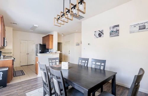 Round Rock House | Tranquil Townhome in at Great Oaks, nestled in the heart of Round Rock! n