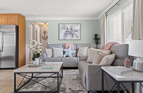 Largo House | Tranquil Tropics| Heated Pool, Games, 10 to Beach