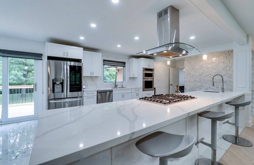 Cooksville House | Tranquil Urban Bungalow With Theatre & Patio