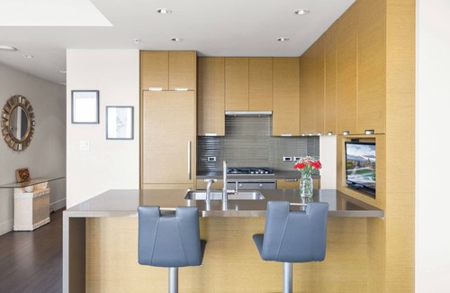 Victoria Condo | Tranquil Victoria Harbour Condo