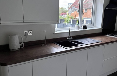 Walsall House | Tranquil Walsall Retreat - 4 Bedrooms