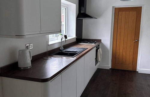 Walsall House | Tranquil Walsall Retreat - 4 Bedrooms