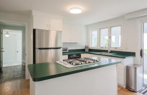 Monument Beach House | Tranquil Waterfront Getaway