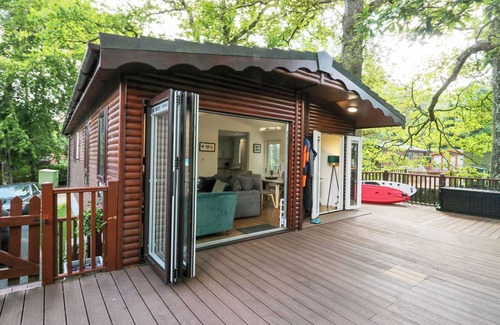 Windermere Cottage | TRANQUIL WATERS, family friendly, with a garden in Windermere