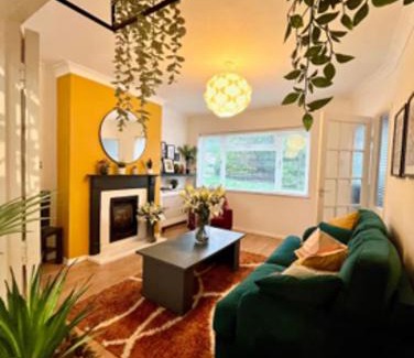 Reigate House | Tranquil Woodcrest Retreat