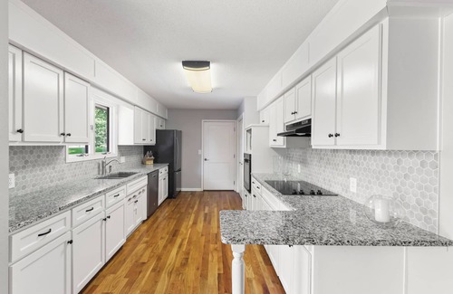 Warsaw House | Tranquil Wooded Retreat Overlooking Truman Lake only 2 minutes from Warsaw, MO