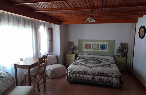 San Ambrosio Ski Chalet | Tranquila Casa de Campo Cerca de Vejer de la Fra, Conil y de la Playa del Palmar