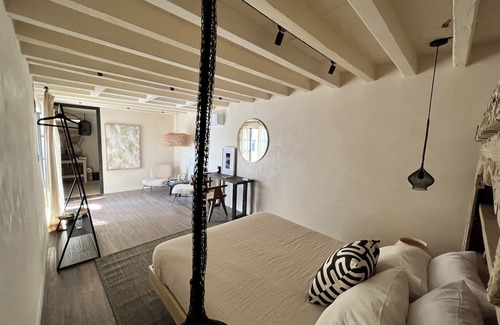 Downtown Queretaro Hotel | Tranquila Suite en la mejor calle del centro Qro.