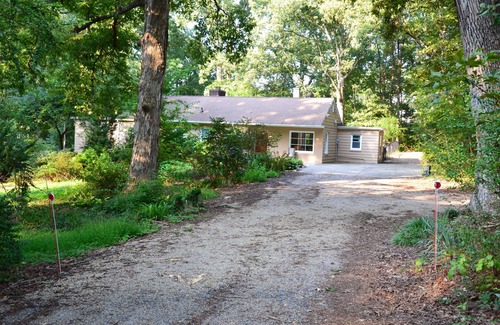 Fredericksburg House | Tranquility, Civil war park walk, seasonal pool, and sauna