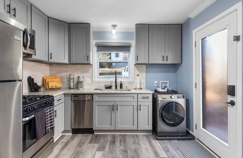 East Point Apartment | Tranquility Creek~Stylish 2BR~7 Mins ATL Airport - Dedicated Workspace