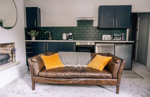Worthing Apartment | Tranquility Parkside luxury 2 bed garden apartment