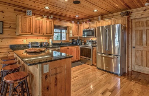 Mineral Bluff Cabin | Tranquility- Pet Friendly | Mountain View | Hot Tub | Pool Table | Shuffleboard | Ping Pong
