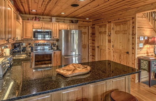 Mineral Bluff Cabin | Tranquility- Pet Friendly | Mountain View | Hot Tub | Pool Table | Shuffleboard | Ping Pong