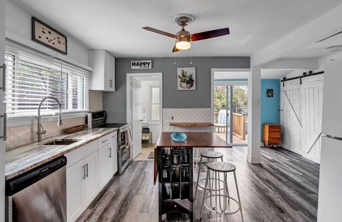 Kingsville Cottage | Tranquility , Serenity and 6 beaches to explore!