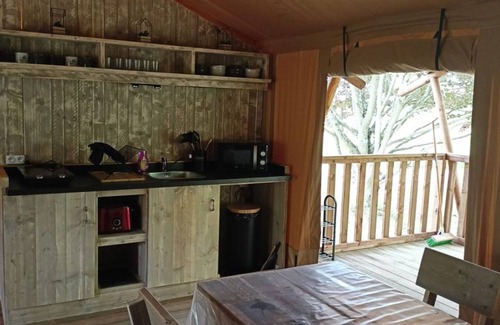 Oize House | Trapper Lodge with Private Jacuzzi and Educational Farm