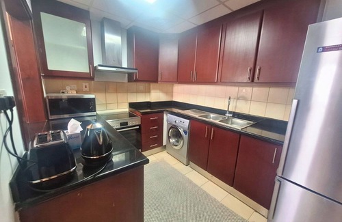 Dubai Marina Apartment | Tratoli Hostel in JBR with Sea Views