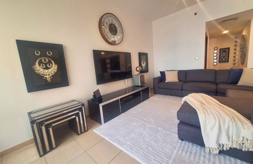 Dubai Marina Apartment | Tratoli Hostel in JBR with Sea Views