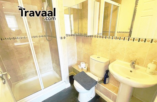 Rushmoor District Apartment | Travaal.©om – 2 Bedroom Apartment – Farnborough