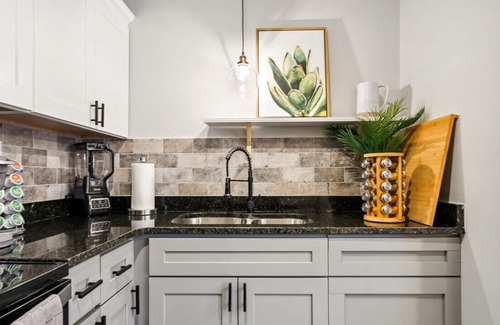 Hampton Apartment | Travel in Style: Stay in this Luxurious 1/1 Apt