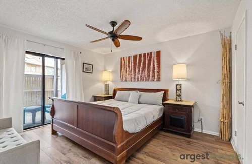 North Arlington Condo | Travel Nurse Heaven! WasherDryer |Pool| Sauna/Gym