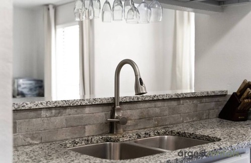 North Arlington Condo | Travel Nurse Heaven! WasherDryer |Pool| Sauna/Gym