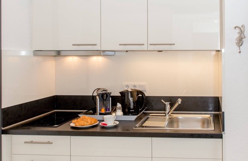 Bensheim Apartment | Travel with hotel level for 1 (-2) persons from 2 nights. Internet & parking free!