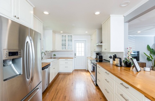 McAlpine House | Traveler's Dream Home ★ 5BR KING BED Luxe Getaway