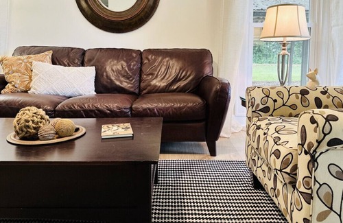 Travelers Rest House | TRAVELERS REST'S SUNFLOWER JOY