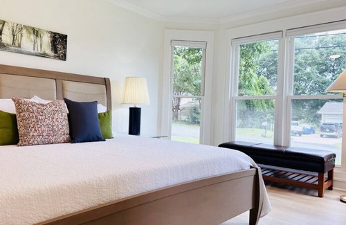 Travelers Rest House | TRAVELERS REST'S SUNFLOWER JOY