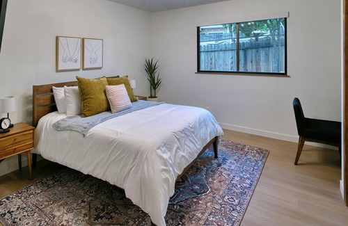 Roseville House | Traveling Professionals! Quiet Retreat with Private Pool Close to Hospitals...