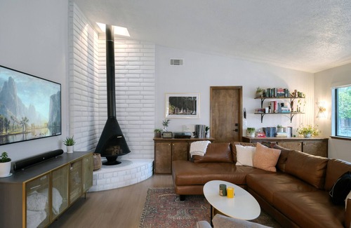 Roseville House | Traveling Professionals! Quiet Retreat with Private Pool Close to Hospitals...