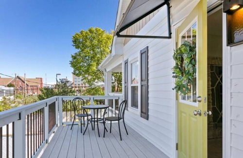 Downtown Apartment | Traveling Workers 1/1 with 30 day stays+