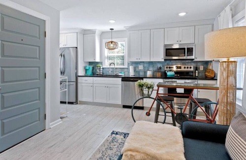 Downtown Apartment | Traveling Workers 1/1 with 30 day stays+