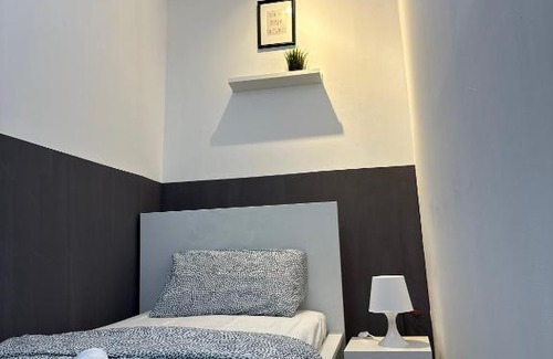 Al Barsha 1 House | Traveller Partition Room in Al Barsha 1 Near Metro