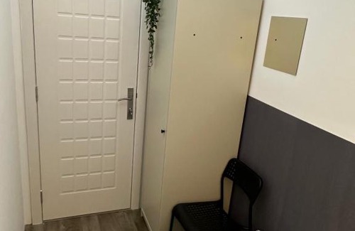 Al Barsha 1 House | Traveller Partition Room in Al Barsha 1 Near Metro