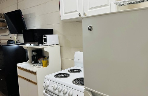 East Kootenay Hotel | Travellers Motel