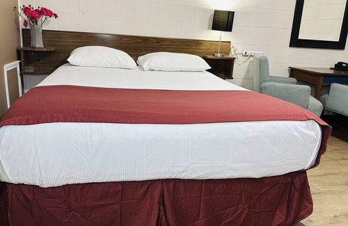 East Kootenay Hotel | Travellers Motel