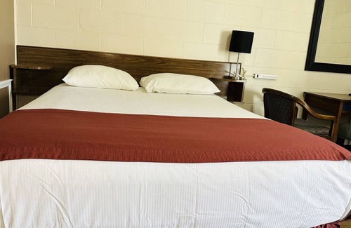 East Kootenay Hotel | Travellers Motel