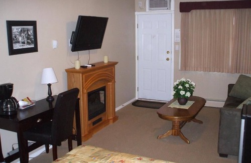 East Kootenay Hotel | Travellers Motel