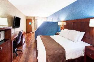 Clarkdale Hotel | Travelodge by Wyndham Culver City